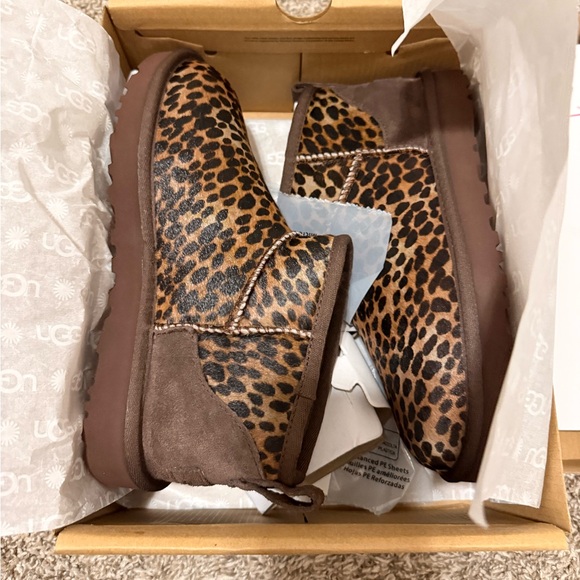 UGG Shoes - UGG CLASSIC ULTRA MINI CASPIAN LEOPARD